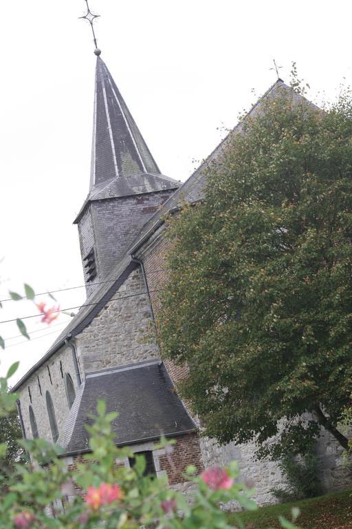 A L'Ombre Du Clocher Montbliart Bagian luar foto