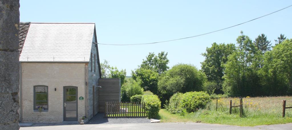 A L'Ombre Du Clocher Montbliart Bagian luar foto