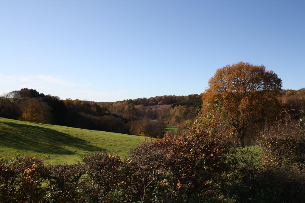 A L'Ombre Du Clocher Montbliart Bagian luar foto